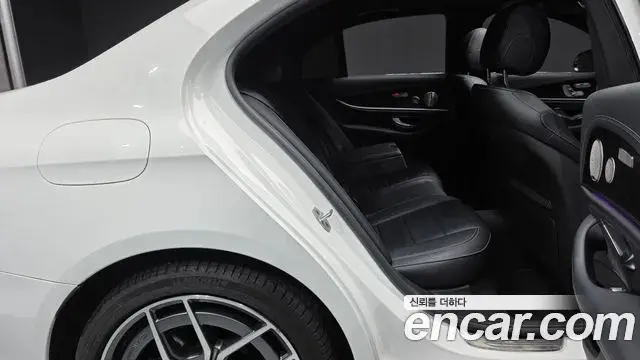 Mercedes-Benz E-Class 2022 — Фото 11/20