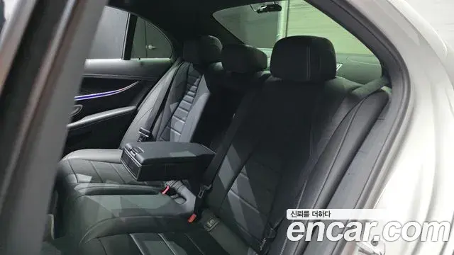 Mercedes-Benz E-Class 2022 — Фото 12/20