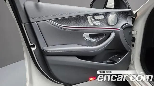 Mercedes-Benz E-Class 2022 — Фото 18/20