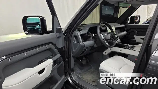 Land Rover Defender 2025 — Фото 10/20