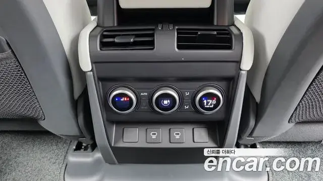 Land Rover Defender 2025 — Фото 18/20