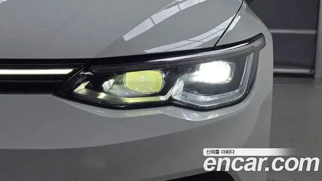 Volkswagen Golf 2022 — Şəkil 27/32