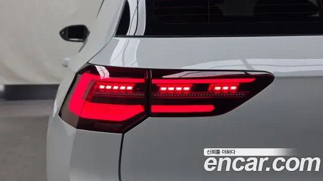 Volkswagen Golf 2022 — Şəkil 24/32