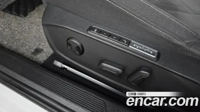 Volkswagen Golf 2022 — Şəkil 30/32