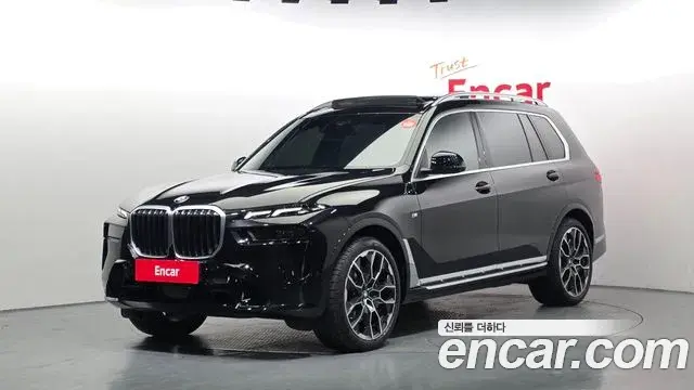 BMW X7 2025 — Фото 1/20