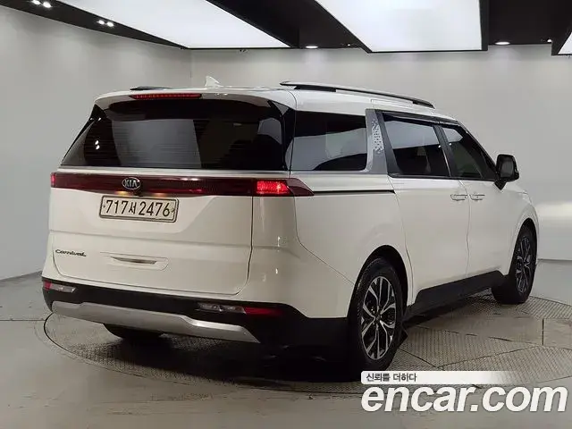 Kia Carnival 2021 — Фото 3/20