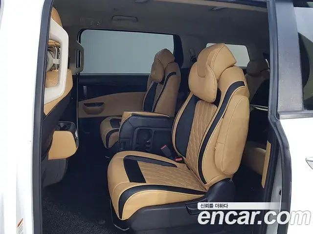 Kia Carnival 2021 — Фото 8/20