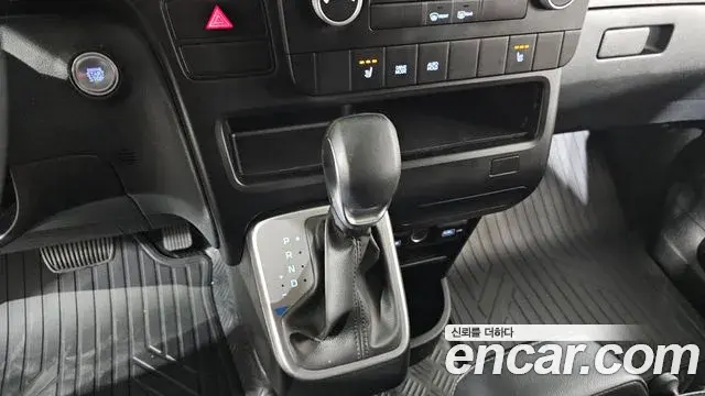 Hyundai Staria 2022 — Фото 9/20