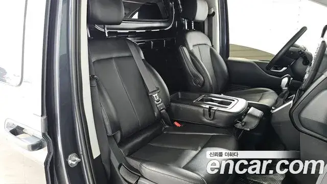 Hyundai Staria 2022 — Фото 11/20