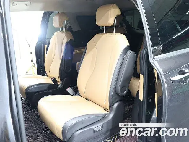 Kia Carnival 2021 — Фото 16/20