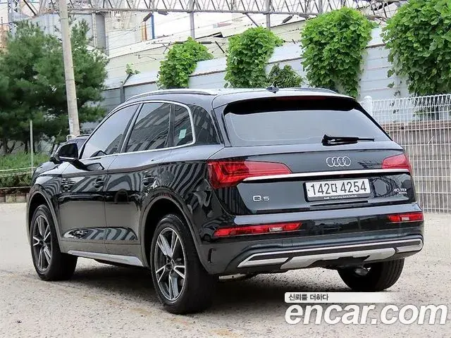 Audi Q5 2021 — Фото 2/20