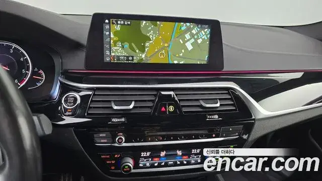 BMW 5 Series 2018 — Фото 12/20