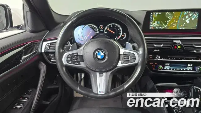 BMW 5 Series 2018 — Фото 13/20