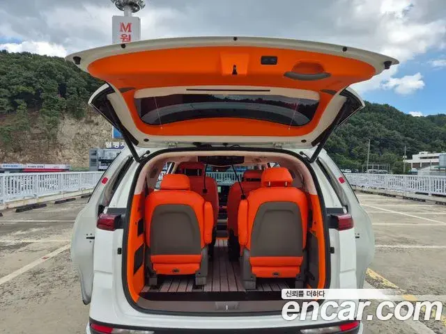 Kia Carnival 2023 — Фото 18/20