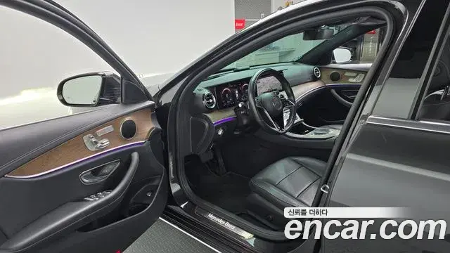 Mercedes-Benz E-Class 2021 — Фото 10/20