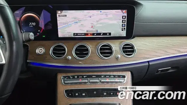Mercedes-Benz E-Class 2021 — Фото 12/20