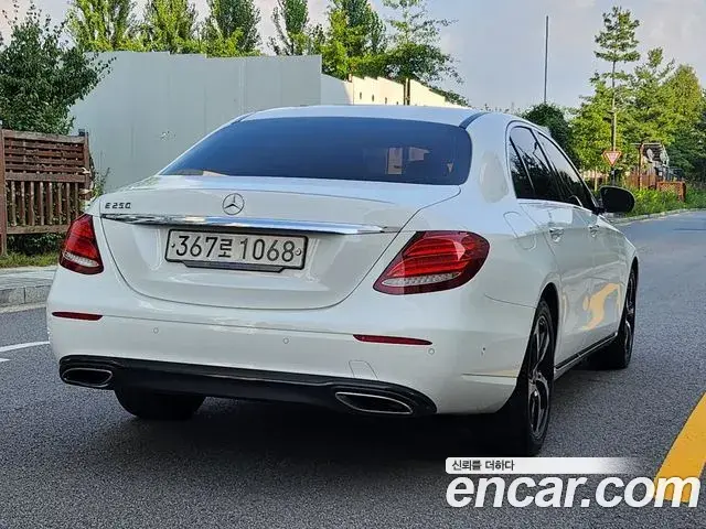 Mercedes-Benz E-Class 2019 — Фото 3/20