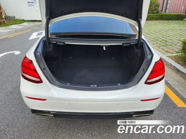 Mercedes-Benz E-Class 2019 — Фото 14/20