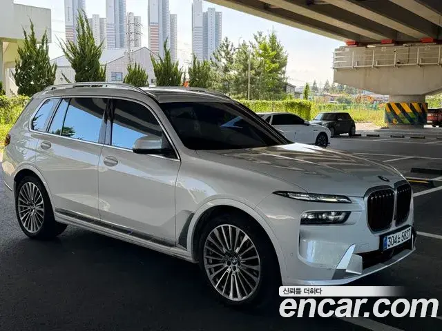 BMW X7 2025 — Фото 1/11