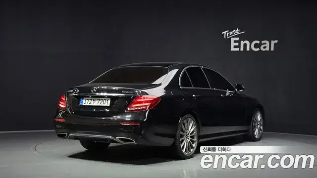 Mercedes-Benz E-Class 2019 — Фото 2/20