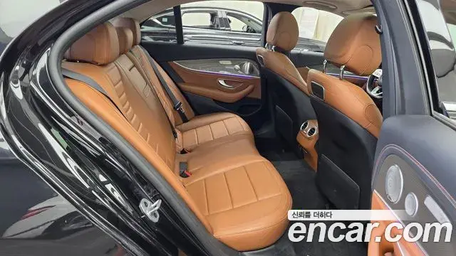 Mercedes-Benz E-Class 2019 — Фото 12/20
