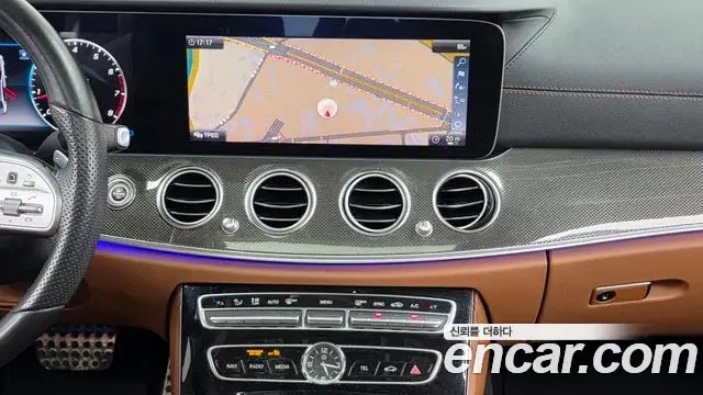 Mercedes-Benz E-Class 2019 — Фото 14/20