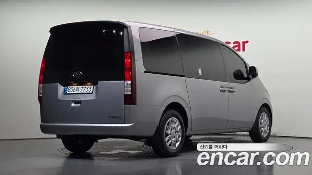 Hyundai Staria 2022 — Фото 2/20