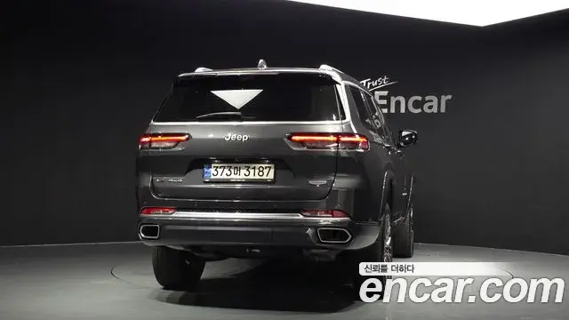 Jeep Grand Cherokee 2023 — Фото 4/20