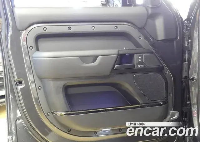 Land Rover Defender 2025 — Фото 11/20