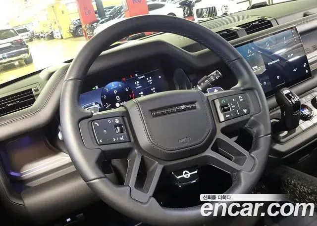 Land Rover Defender 2025 — Фото 13/20