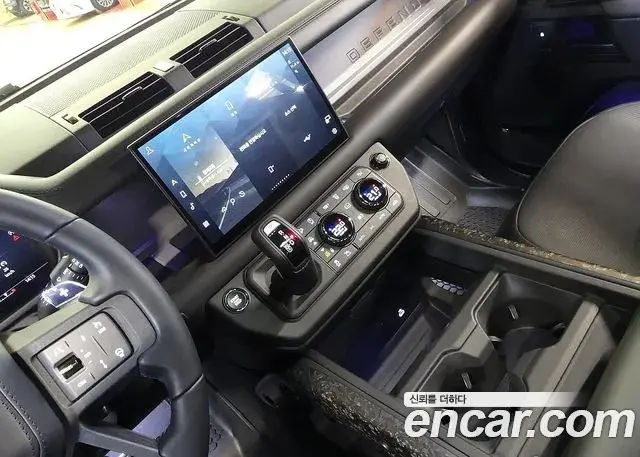 Land Rover Defender 2025 — Фото 15/20