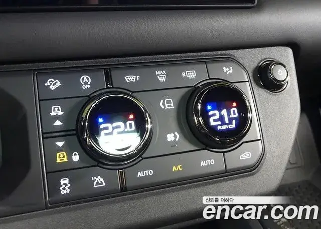 Land Rover Defender 2025 — Фото 18/20