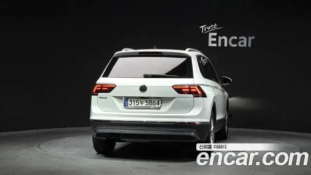 Volkswagen Tiguan 2019 — Фото 4/20