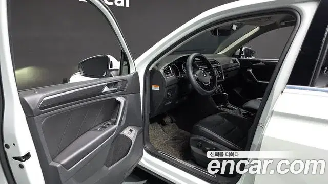 Volkswagen Tiguan 2019 — Фото 10/20