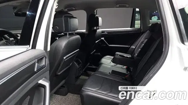 Volkswagen Tiguan 2019 — Фото 11/20
