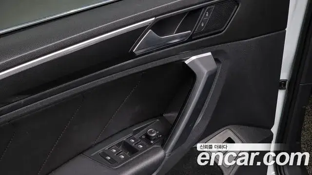Volkswagen Tiguan 2019 — Фото 16/20