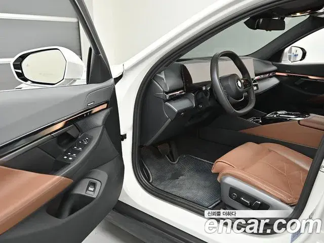 BMW 5 Series 2023 — Фото 11/20