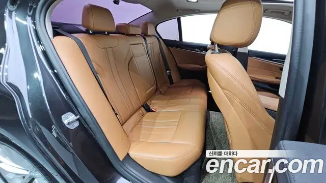 BMW 5 Series 2018 — Фото 11/20