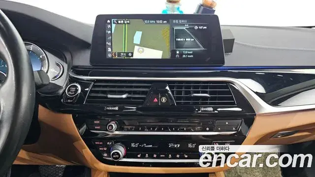 BMW 5 Series 2018 — Фото 14/20