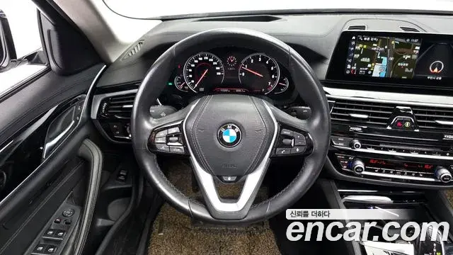 BMW 5 Series 2018 — Фото 13/20