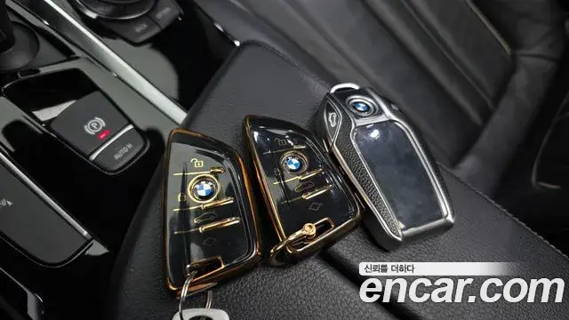 BMW 5 Series 2018 — Фото 16/20