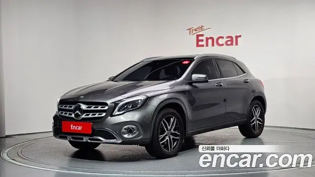 Mercedes-Benz GLA-Class 2018 — Şəkil 7/33
