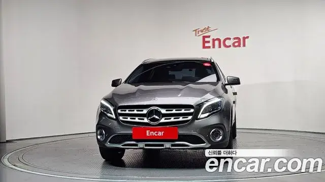 Mercedes-Benz GLA-Class 2018 — Şəkil 19/33