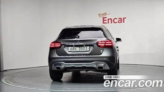 Mercedes-Benz GLA-Class 2018 — Şəkil 20/33