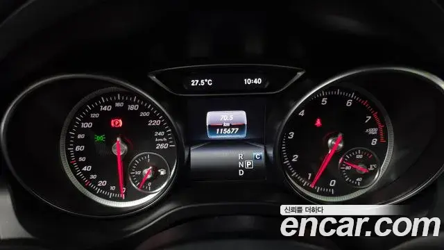 Mercedes-Benz GLA-Class 2018 — Şəkil 33/33