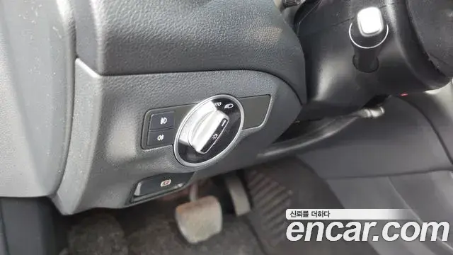 Mercedes-Benz GLA-Class 2018 — Şəkil 13/33