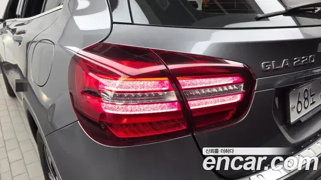 Mercedes-Benz GLA-Class 2018 — Şəkil 27/33
