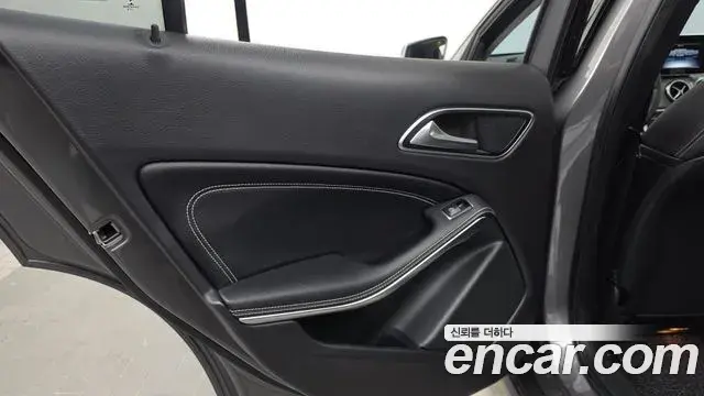 Mercedes-Benz GLA-Class 2018 — Şəkil 2/33