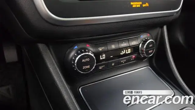 Mercedes-Benz GLA-Class 2018 — Şəkil 24/33