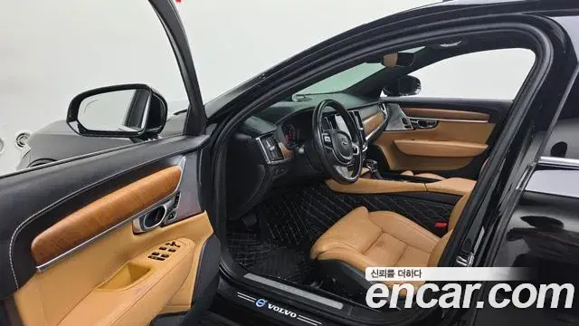 Volvo S90 2019 — ფოტო 28/39